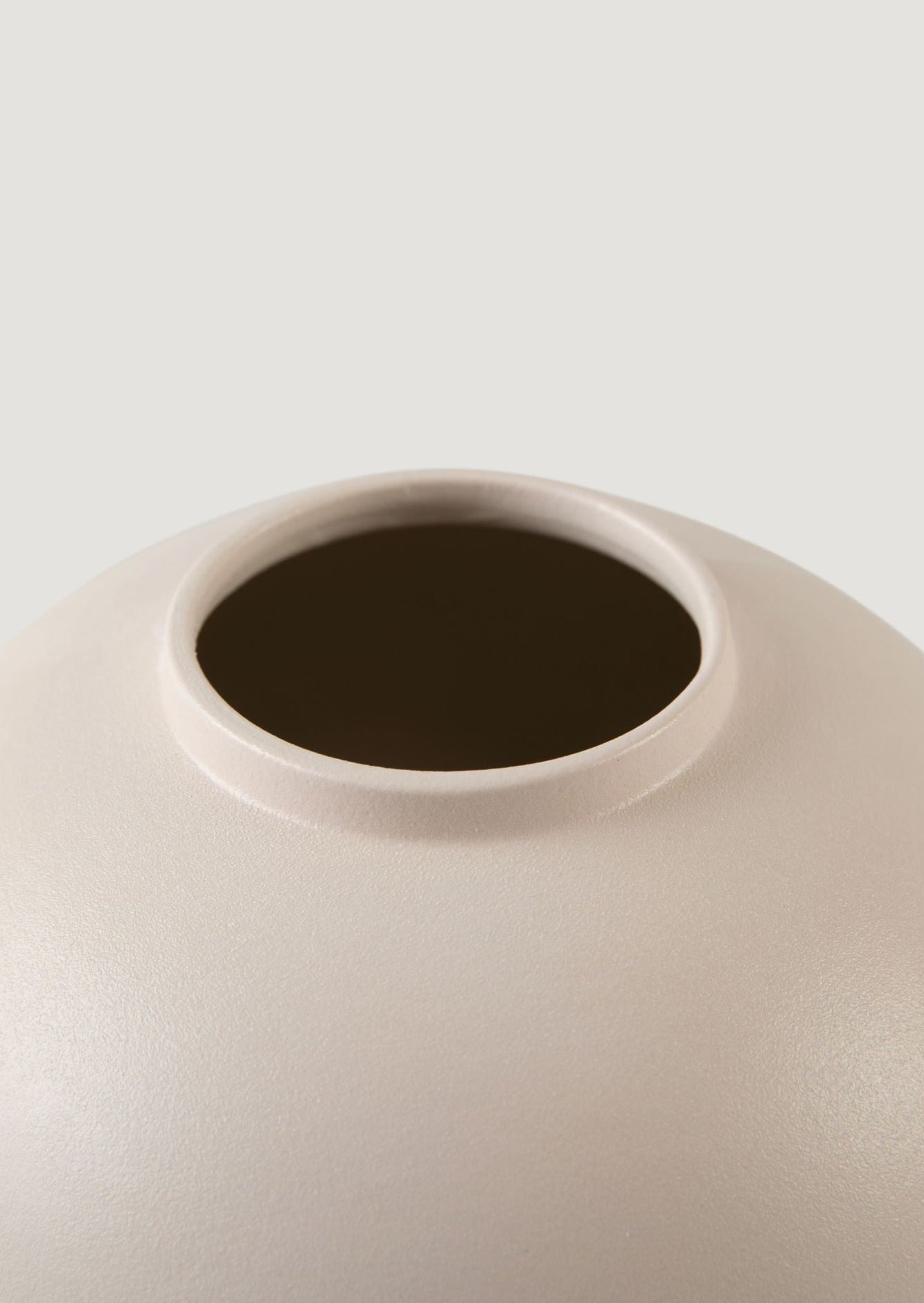 Afloral Large Vase in Matte Bailey Cream - 10.75"